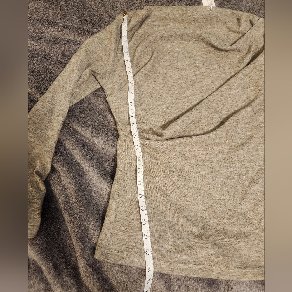NWT Large Blu Ivy boutique creamy grey-beige off shoulder sweater - Picture 13 of 14